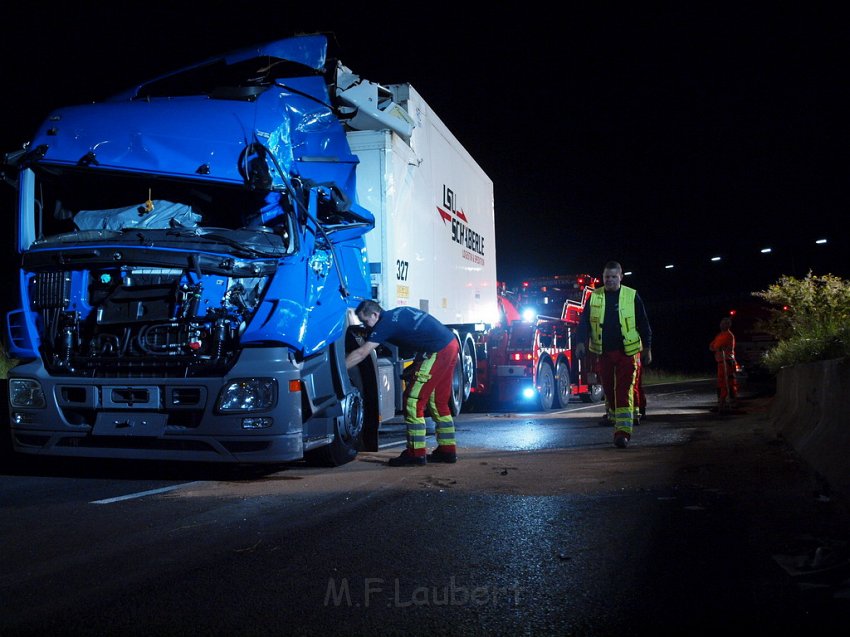 Einsatz BF Koeln PEINGEKLEMMT in Leverkusen P319.JPG